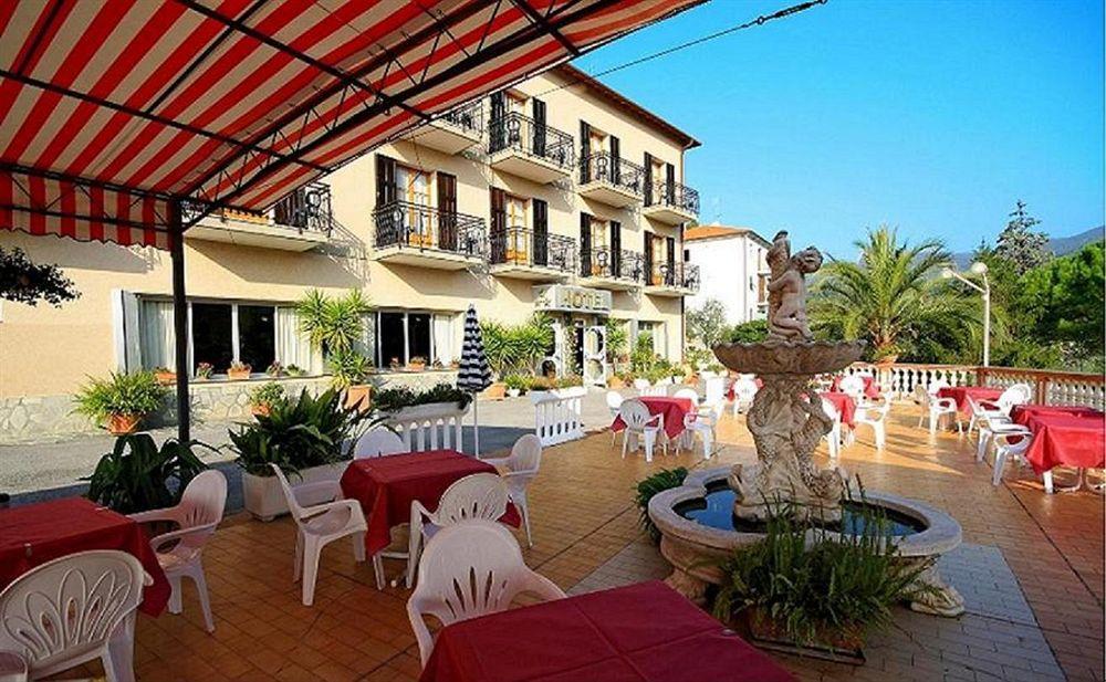 Albergo Ristorante San Matteo San Bartolomeo Al Mare Exteriör bild