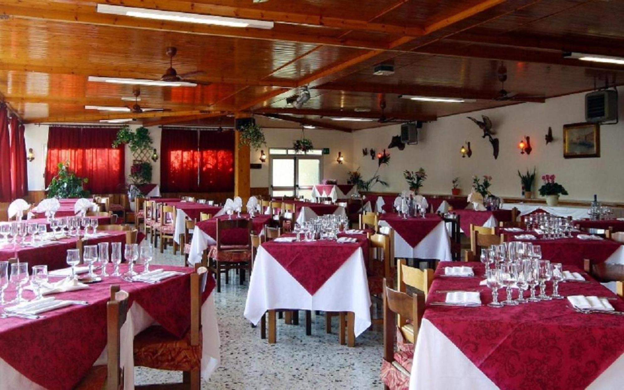 Albergo Ristorante San Matteo San Bartolomeo Al Mare Exteriör bild